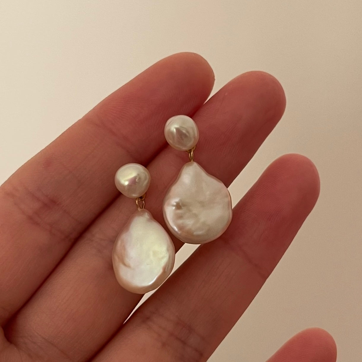 Orecchini pendenti con perle barocche