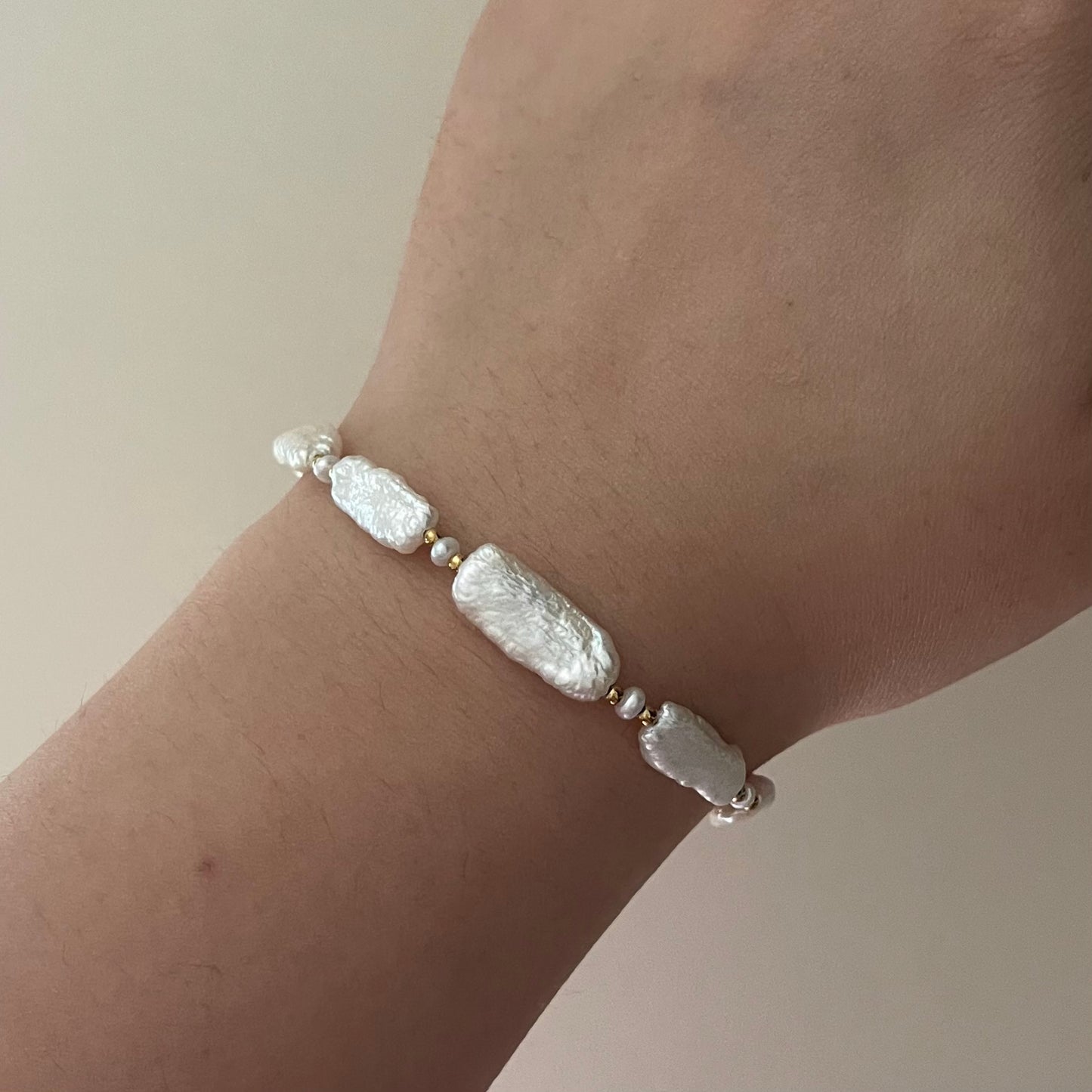 Braccialetto con perle irregolari
