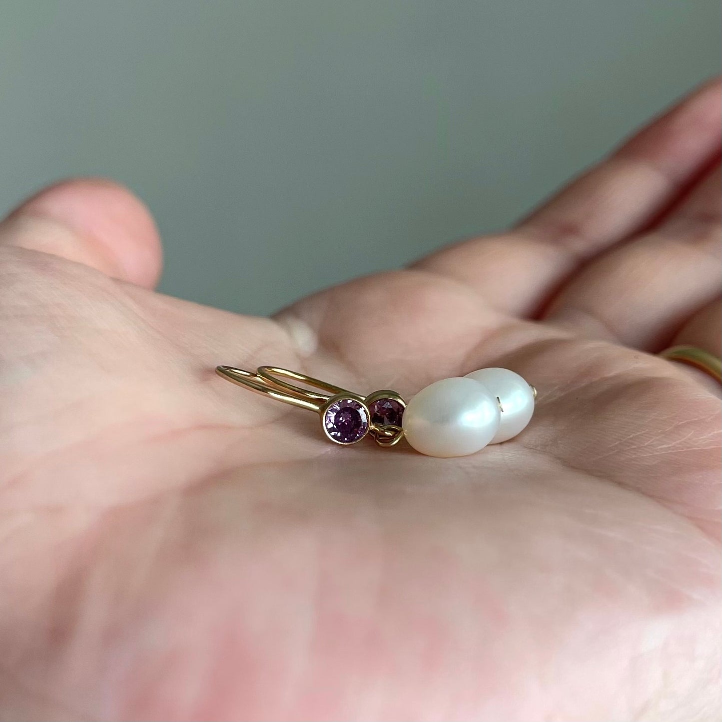 Orecchini Acqua Dream con zircone lilla e chiusura a monachella aperta