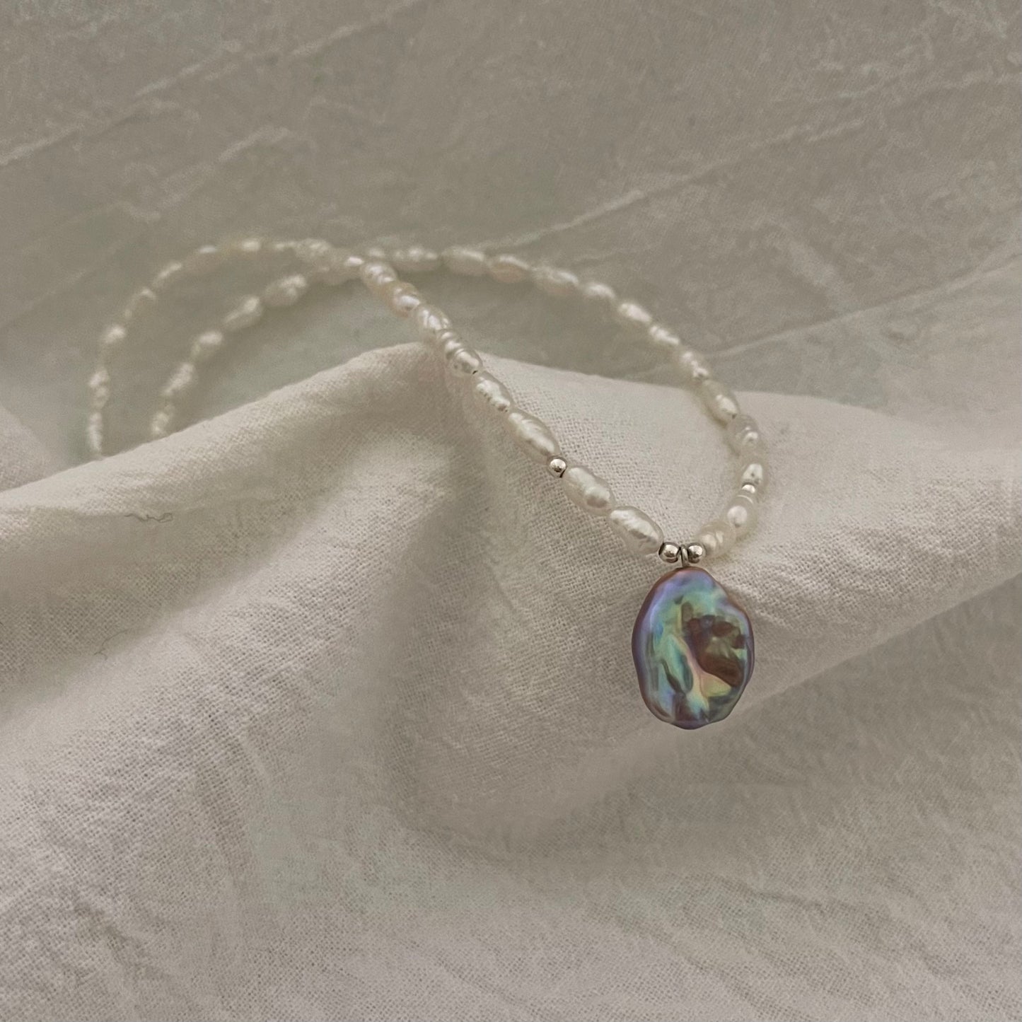 Collana con mini perla barocca viola