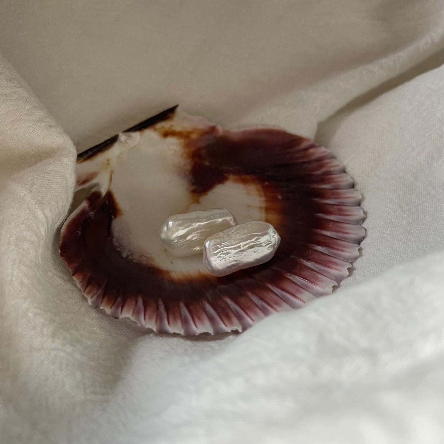 Orecchini con perle rettangolari