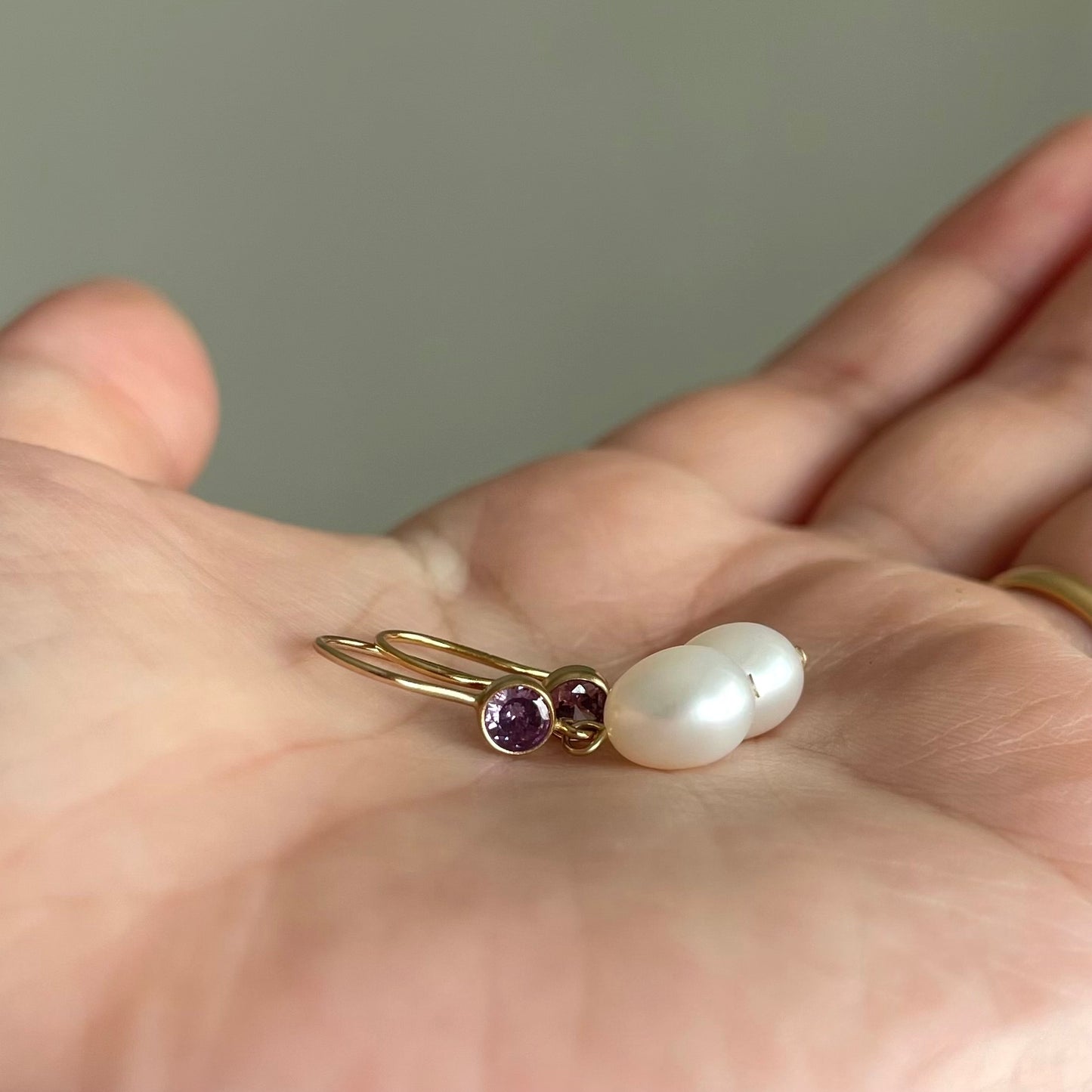 Orecchini Acqua Dream con zircone lilla e chiusura a monachella aperta