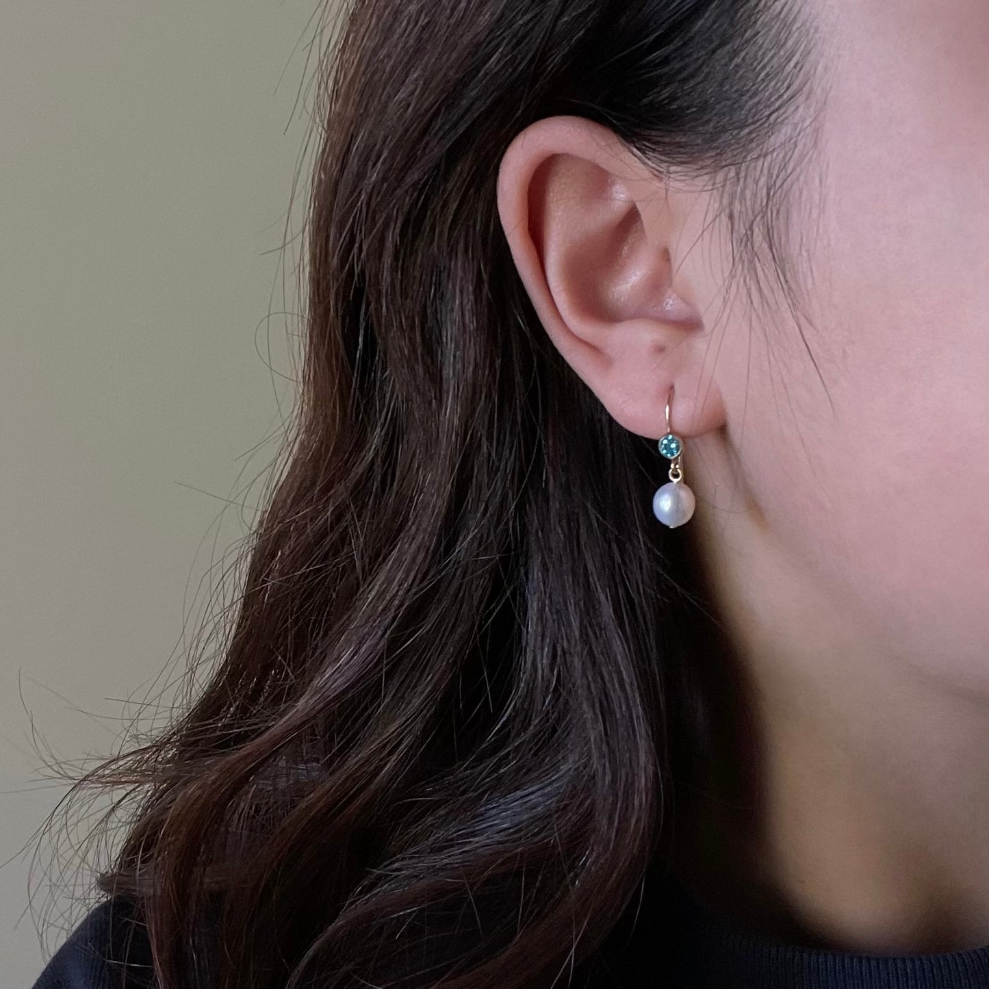 Orecchini Acqua Dream con zircone azzurro svizzero e chiusura a monachella aperta