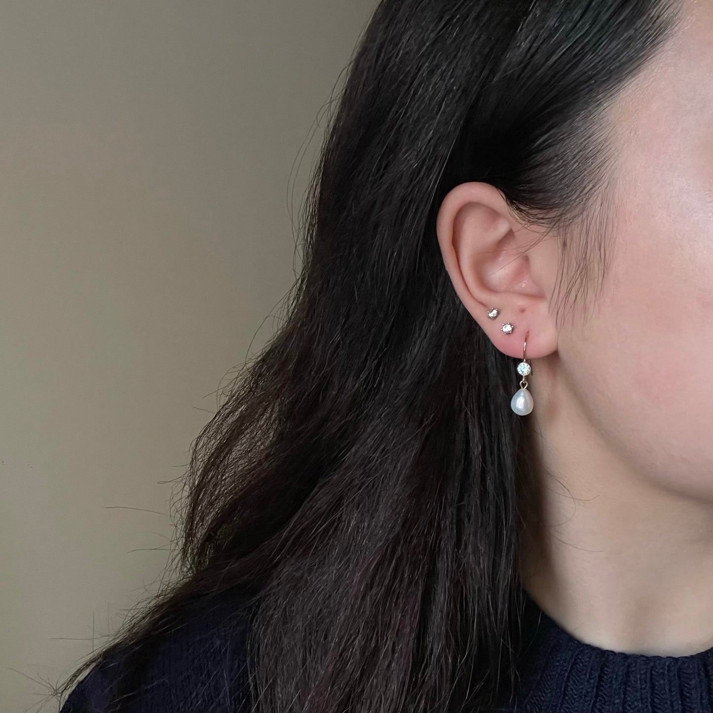 Orecchini Acqua Dream con zircone azzurro e chiusura a monachella aperta