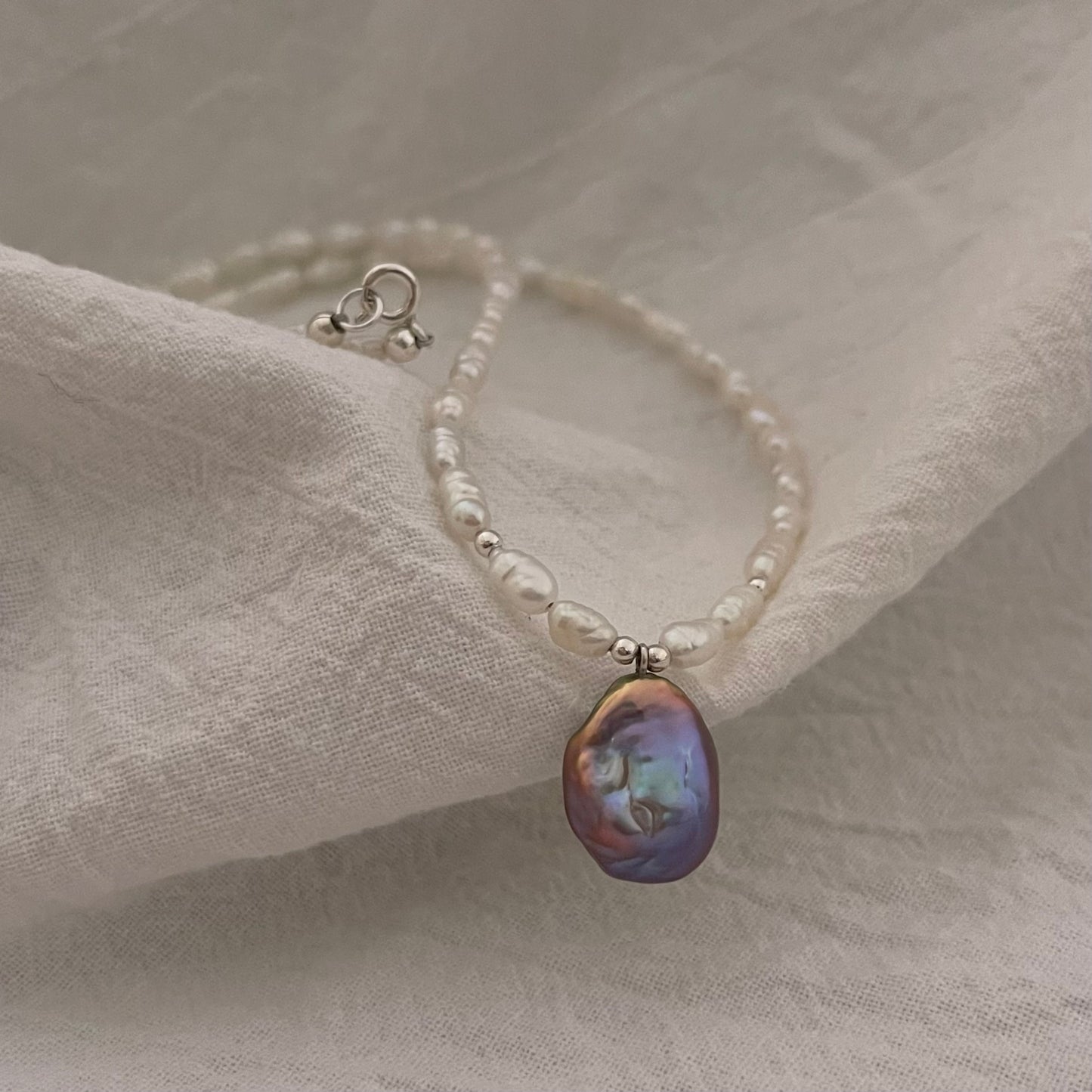 Collana con mini perla barocca viola
