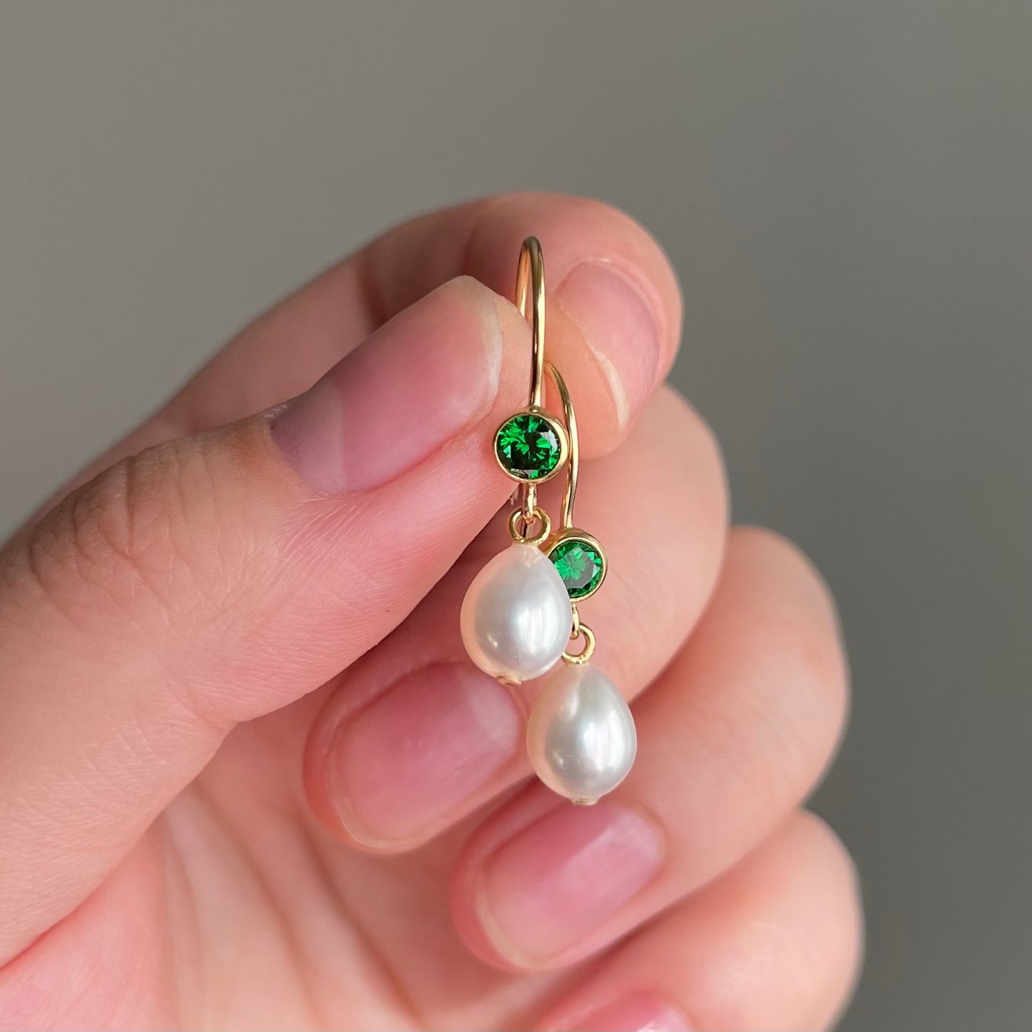 Orecchini Acqua Dream con zircone verde e chiusura a monachella aperta