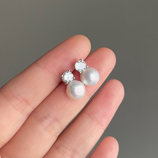 Orecchini con perle barocche tonde 8-9mm e zircone