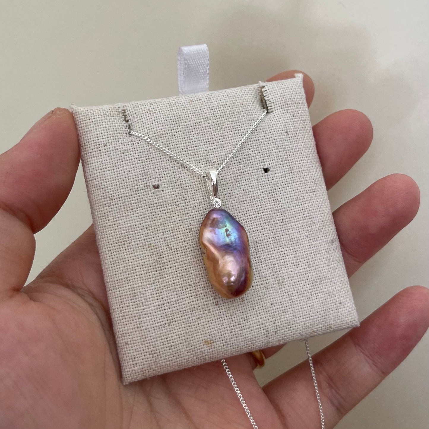 Collana The Tear of Mermaid con perla barocca naturale (18x12mm).