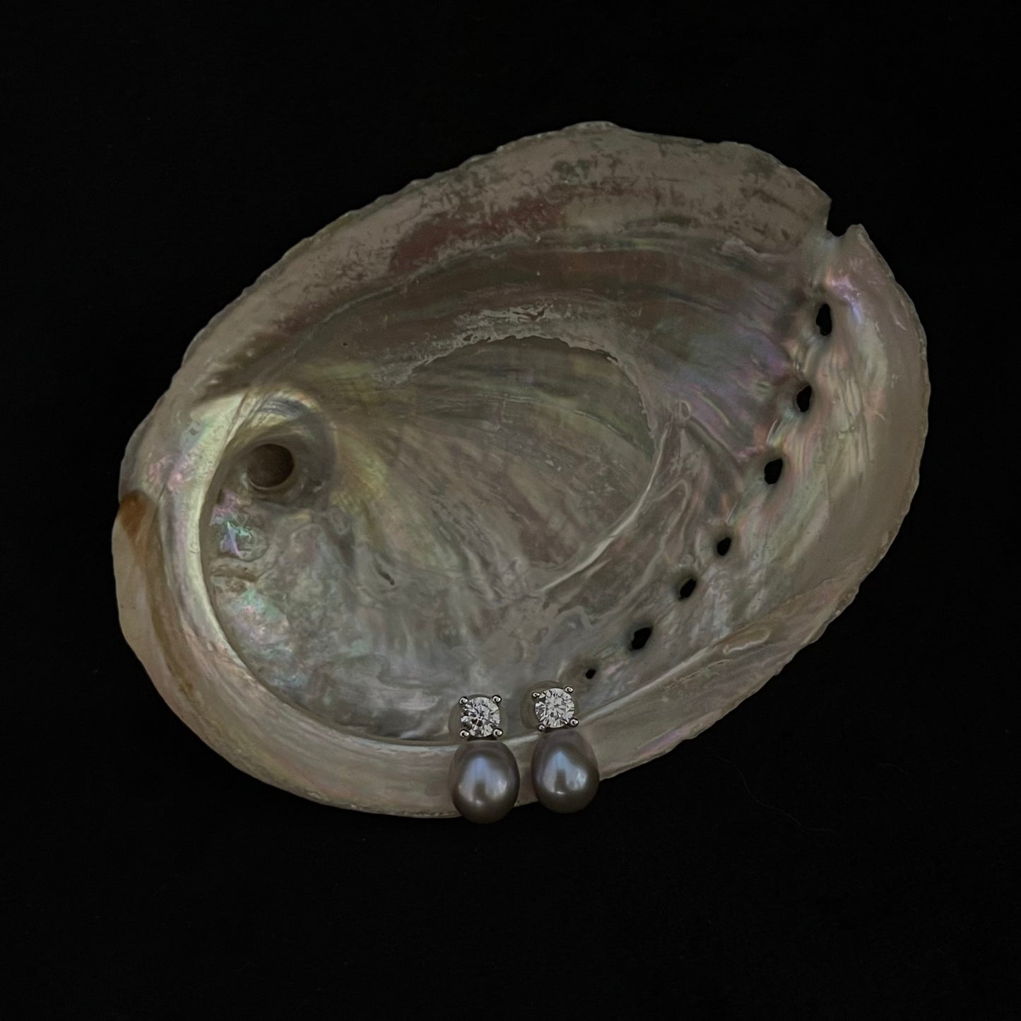 Orecchini con mini perle ovali e zircone