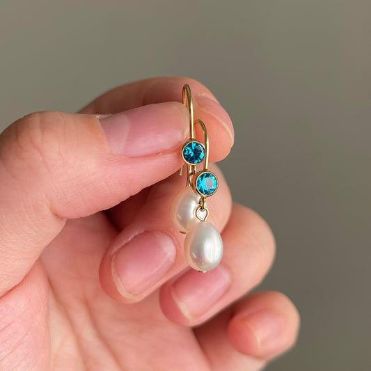 Orecchini Acqua Dream con zircone azzurro svizzero e chiusura a monachella aperta