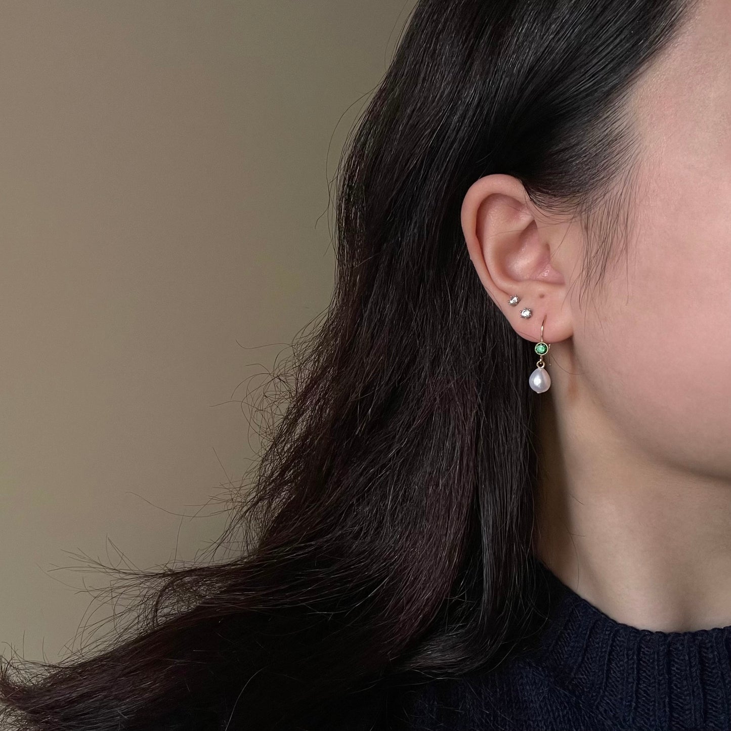 Orecchini Acqua Dream con zircone verde e chiusura a monachella aperta