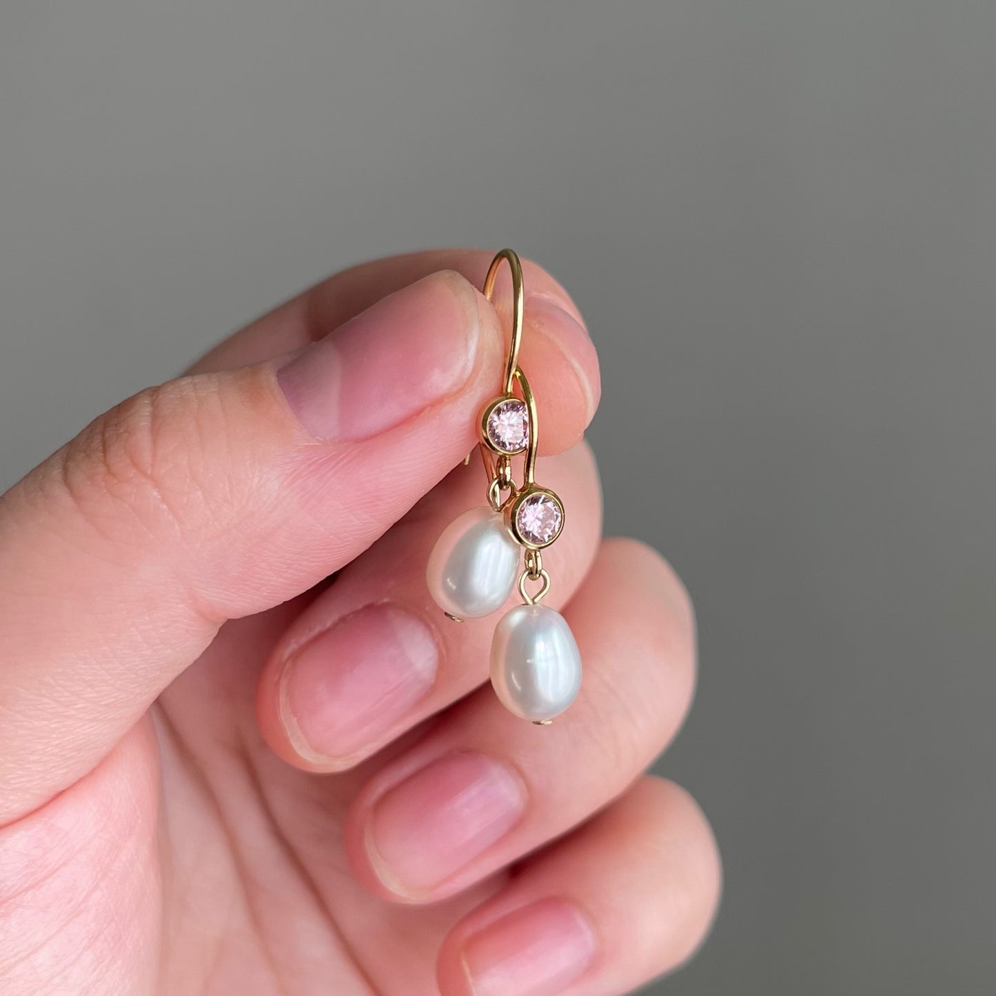 Orecchini Acqua Dream con zircone rosa e chiusura a monachella aperta