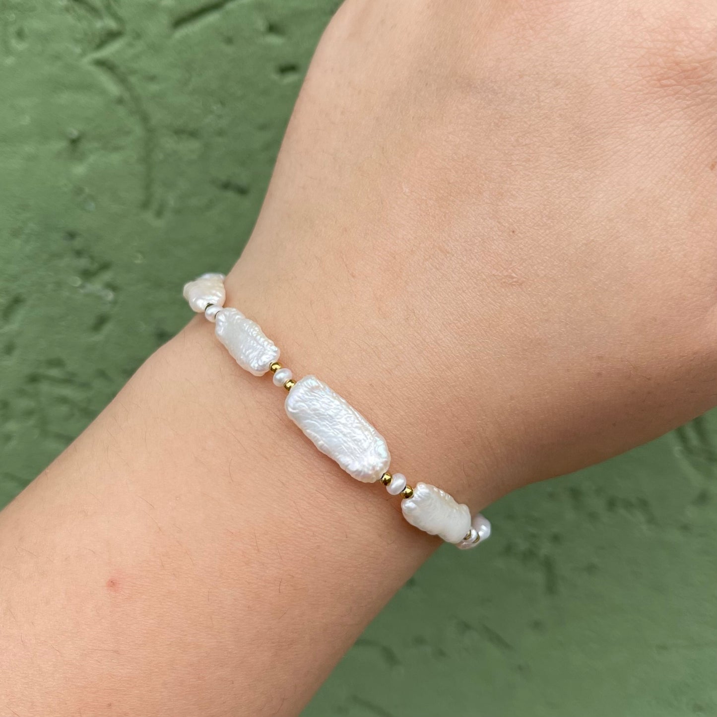 Braccialetto con perle irregolari