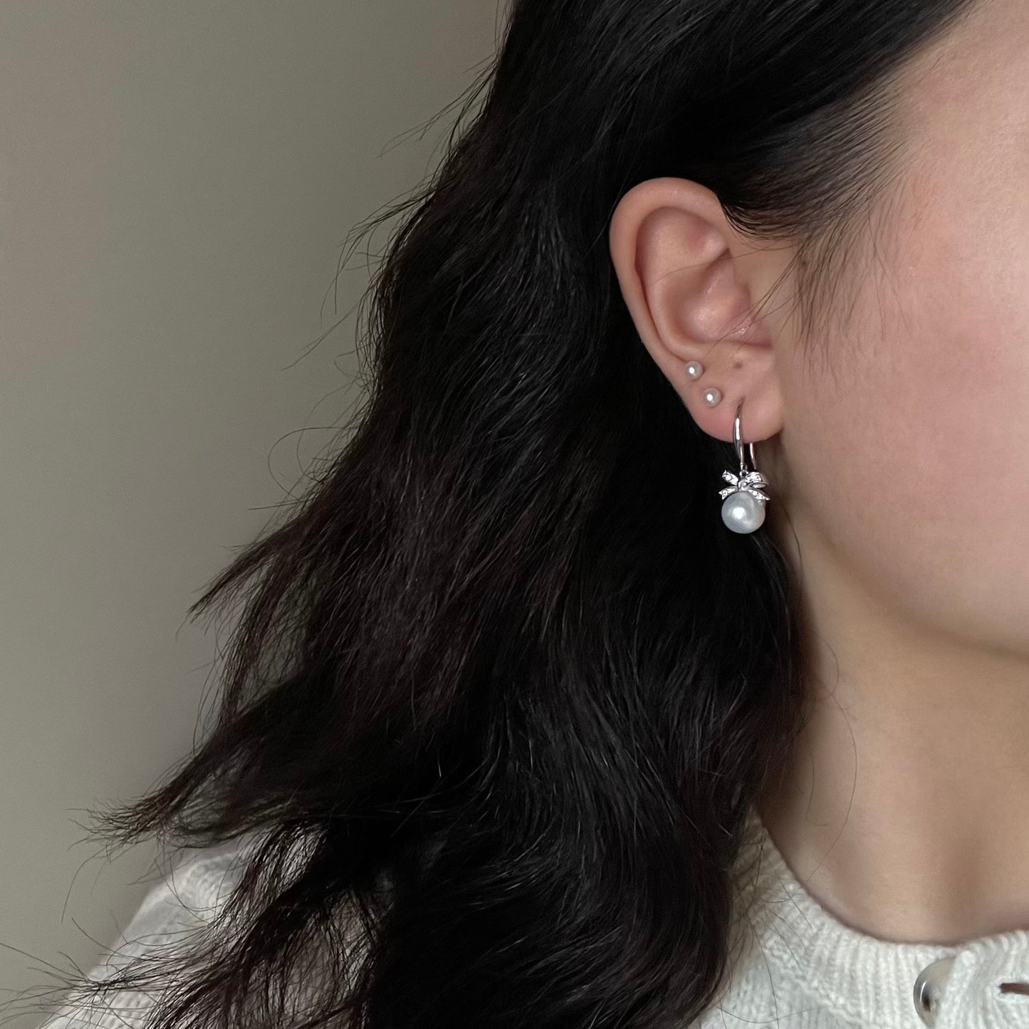 Everyday pearl earring con perla tonda 4mm e con chiusura a vite
