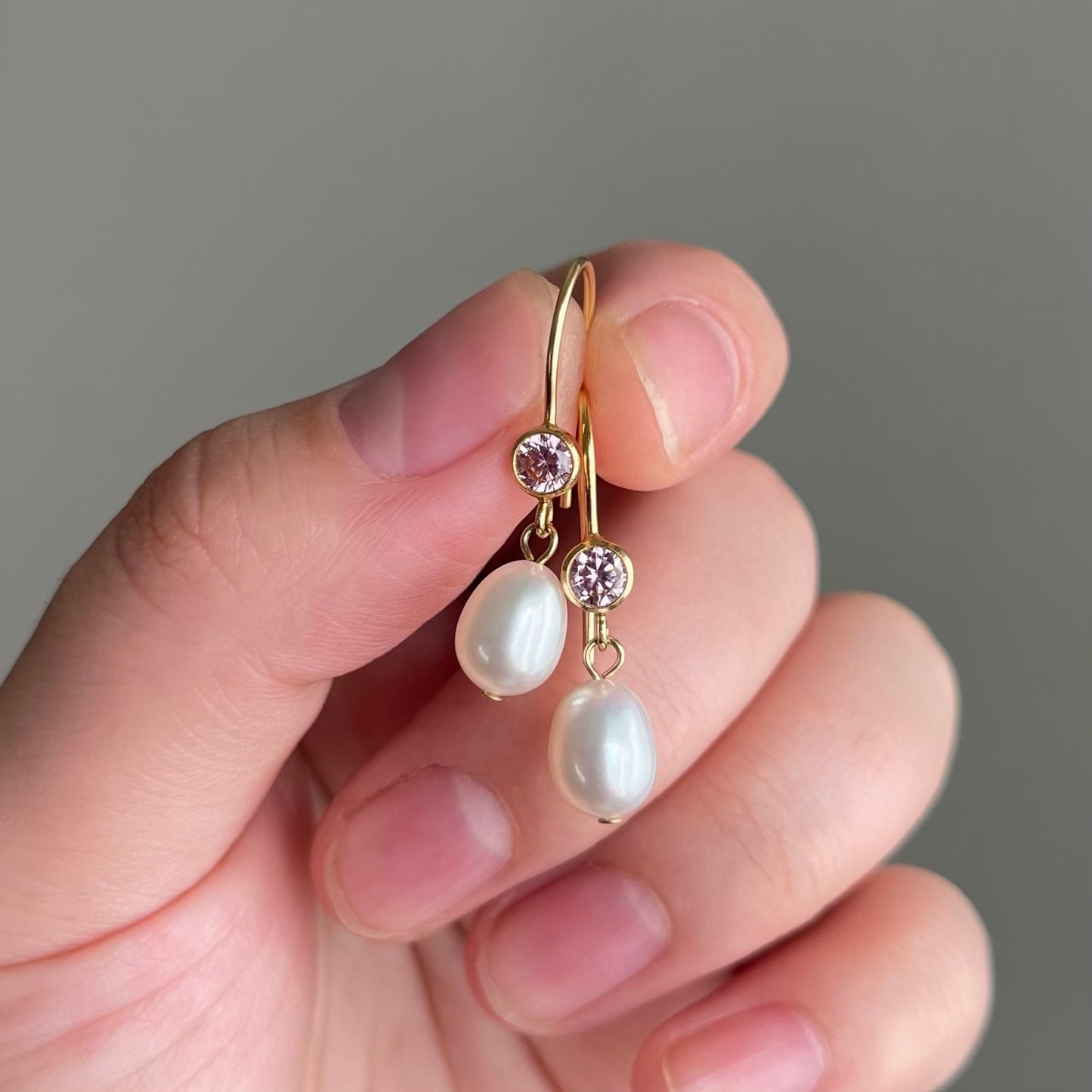 Orecchini Acqua Dream con zircone rosa e chiusura a monachella aperta