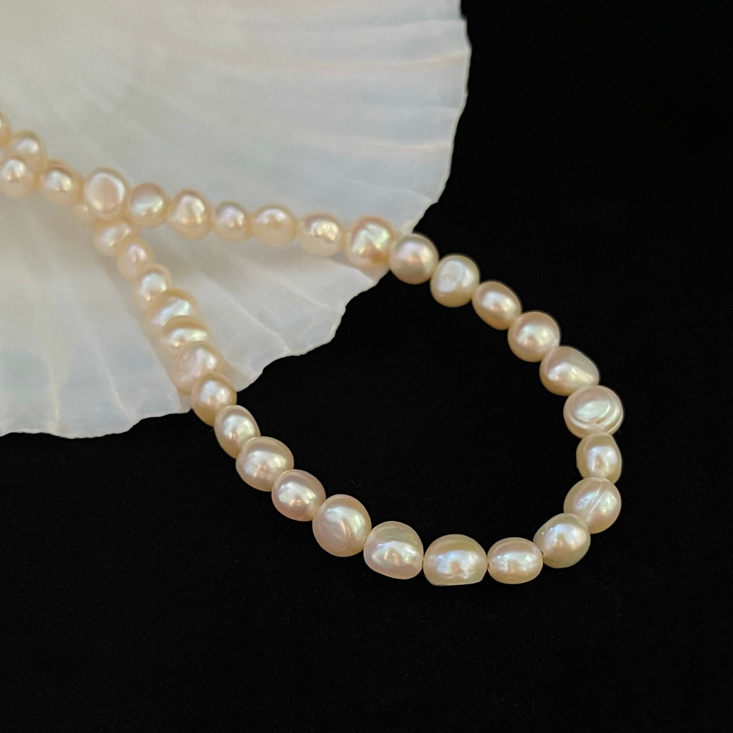 Girocollo con perle barocche rosa arancione