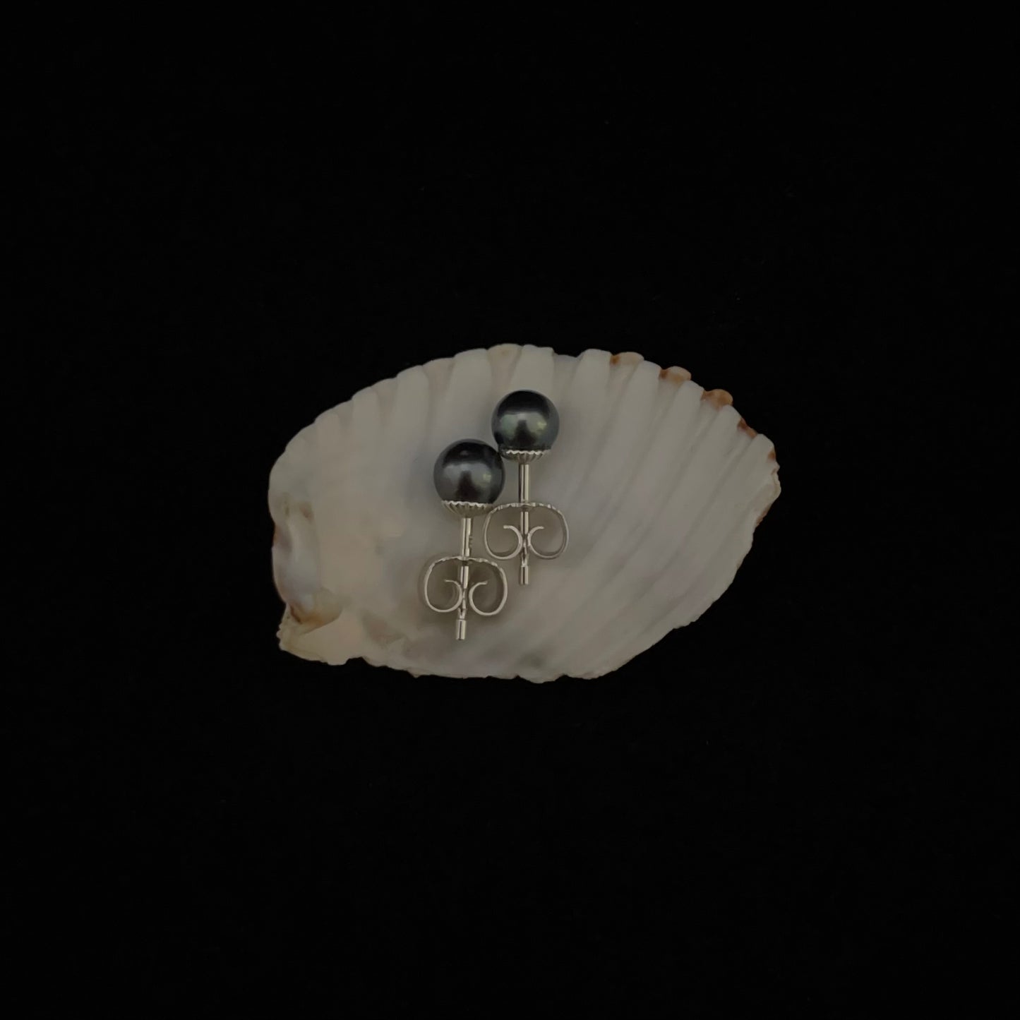 Orecchini con mini perle