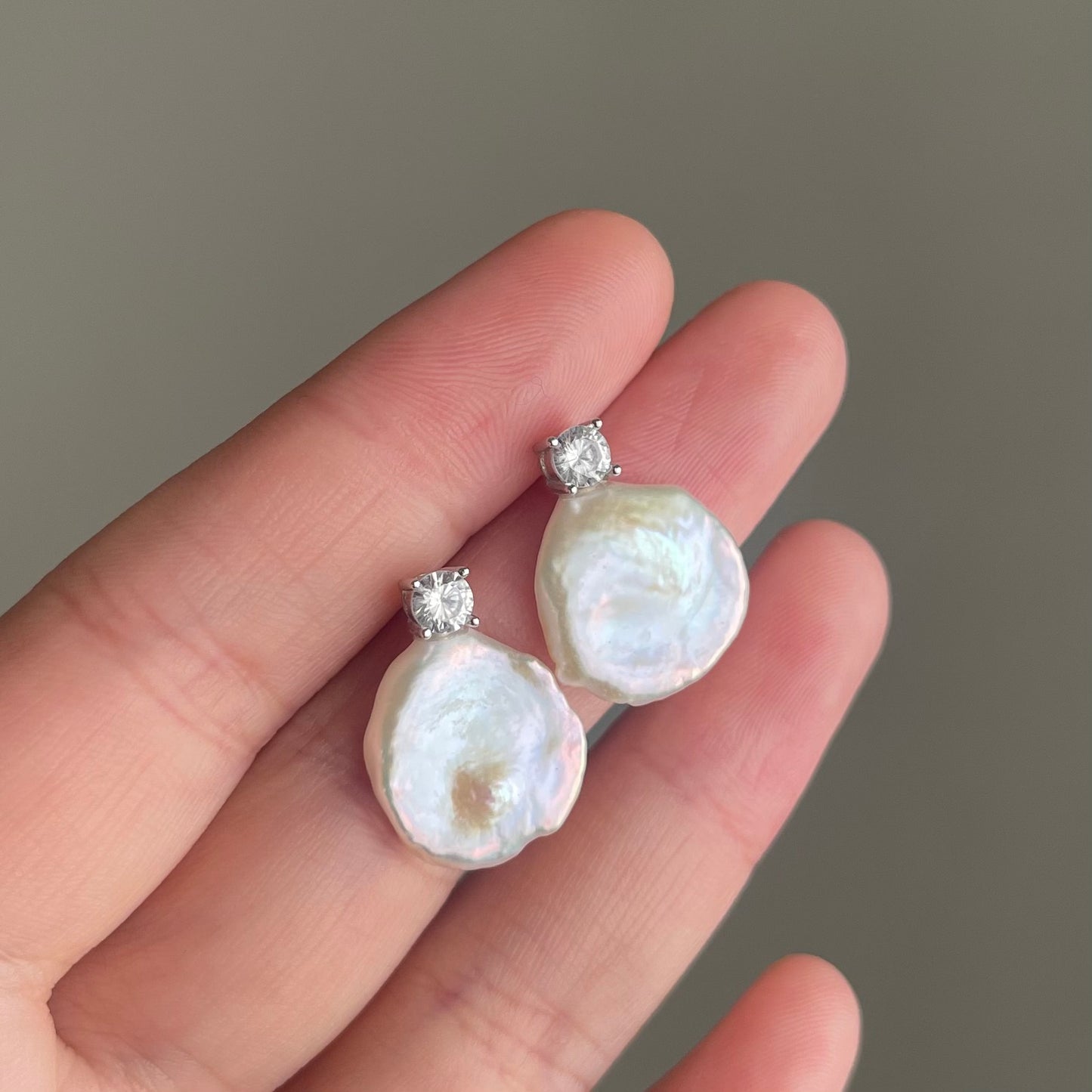 Orecchini Petali con zircone da 4mm