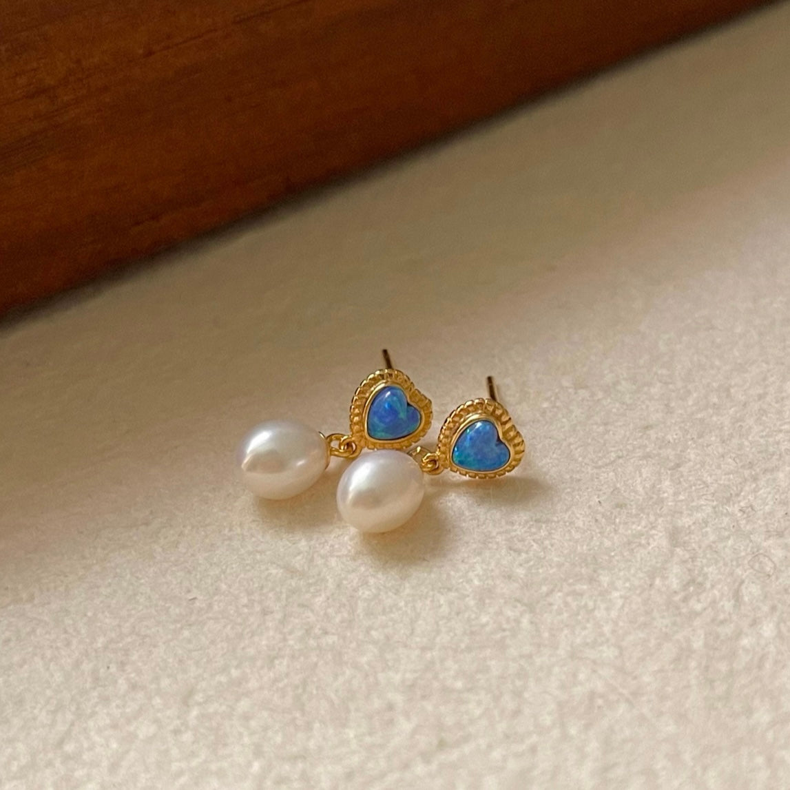 Orecchini cuore con Opalite