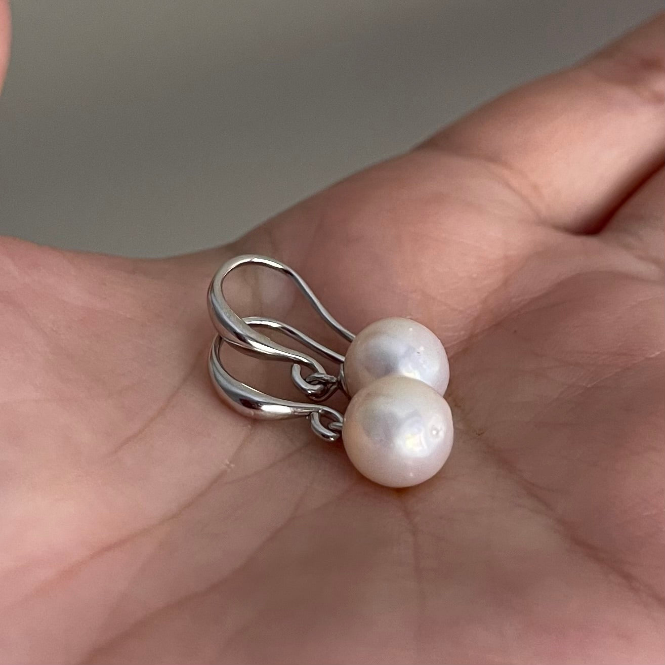 Orecchini perle 7-8mm con chiusura a monachella aperta