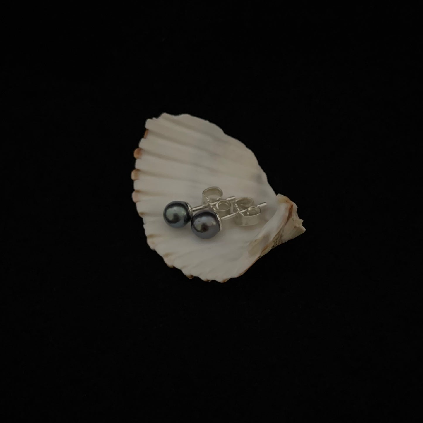 Orecchini con mini perle