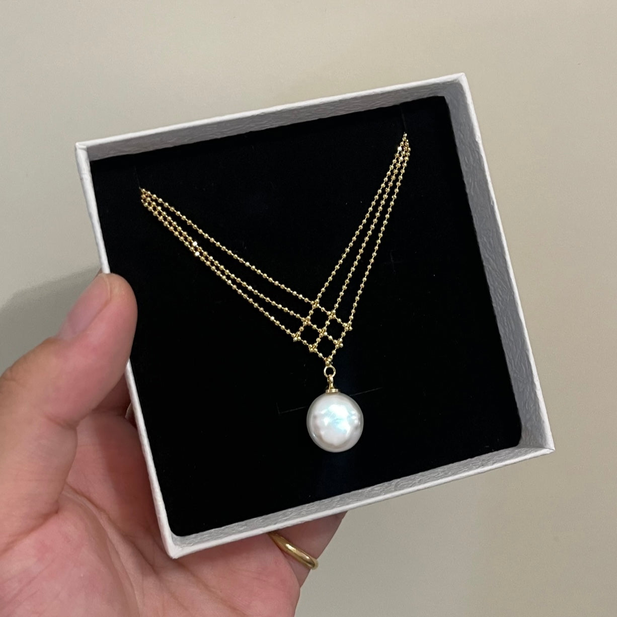 Collana con ciondolo perla a bottone