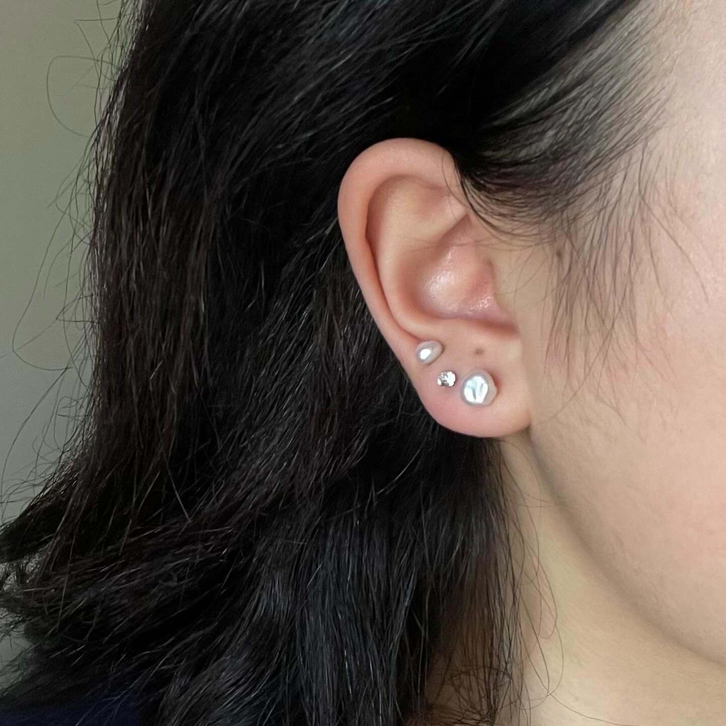 Everyday pearl earrings con chiusura a vite