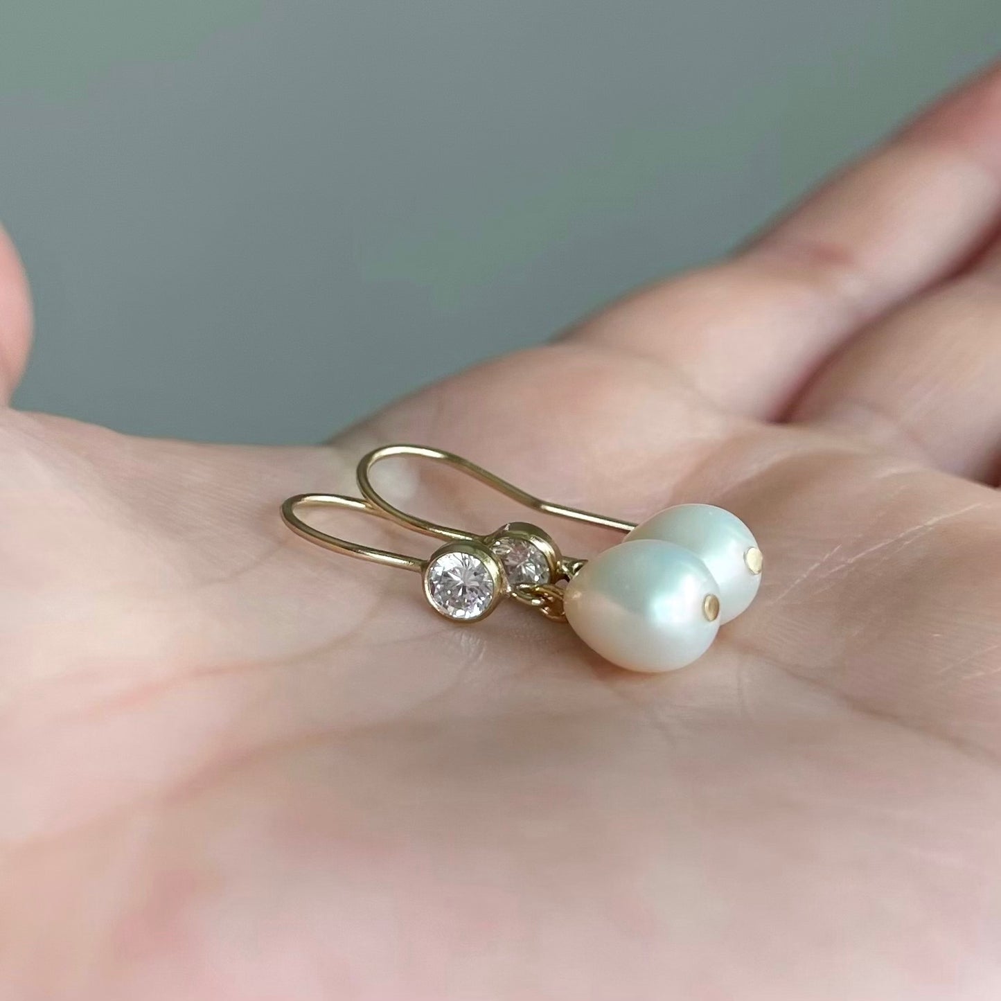 Orecchini Acqua Dream con zircone bianco e chiusura a monachella aperta