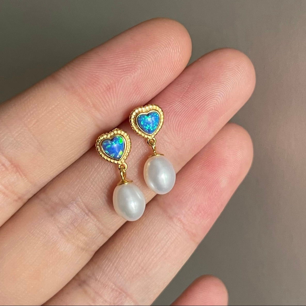 Orecchini cuore con Opalite