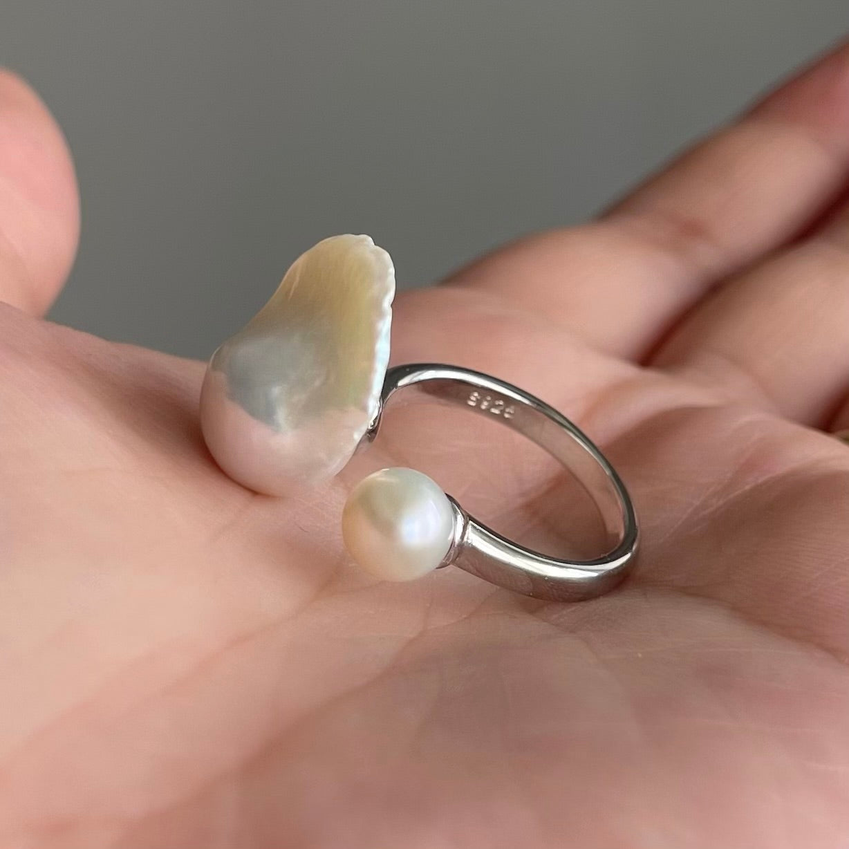 Anello The Tear con perla tonda
