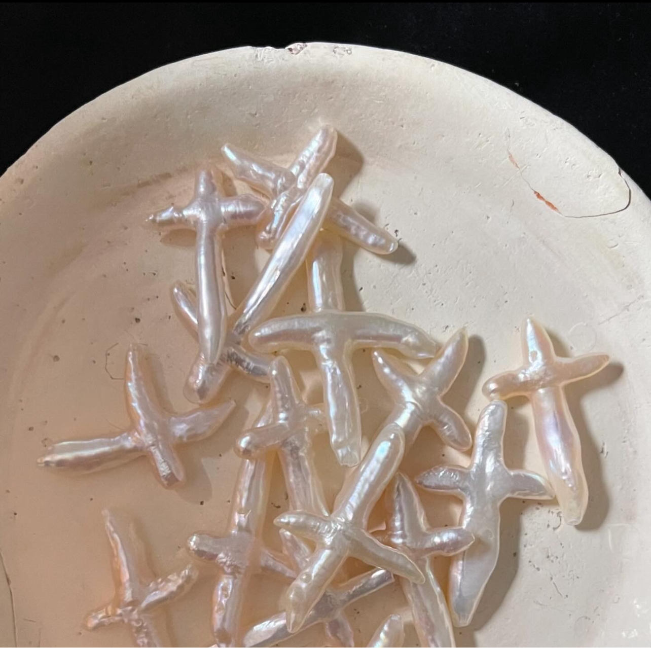 Girocollo perle con ciondolo a croce