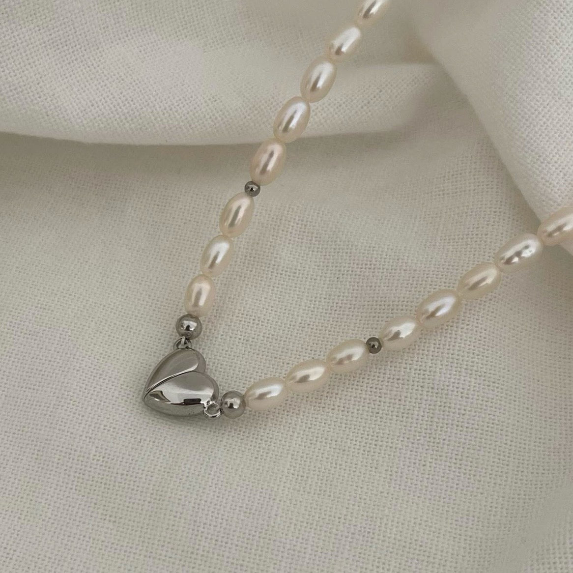 Collana con chiusura magnetica a cuore
