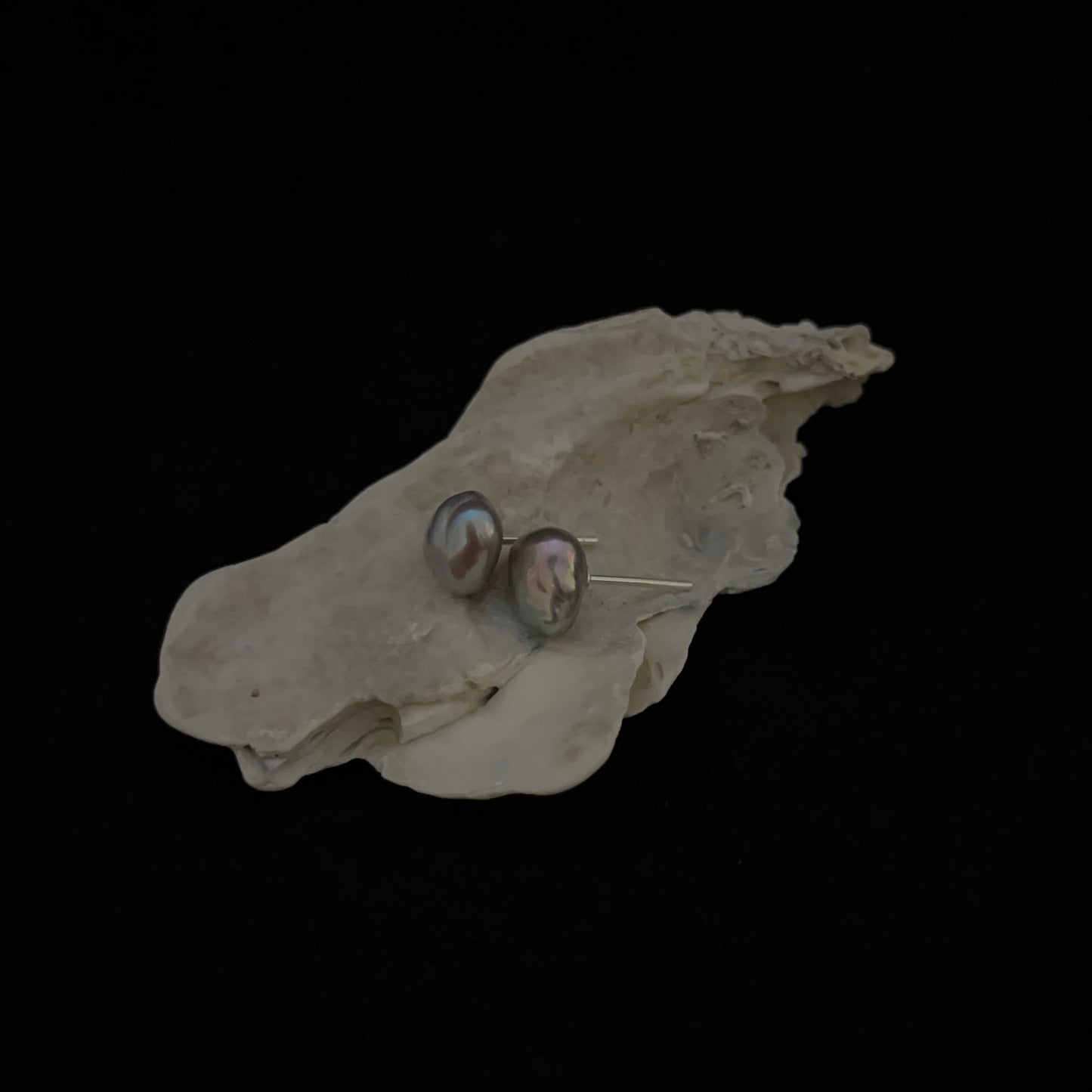 Everyday pearl earrings