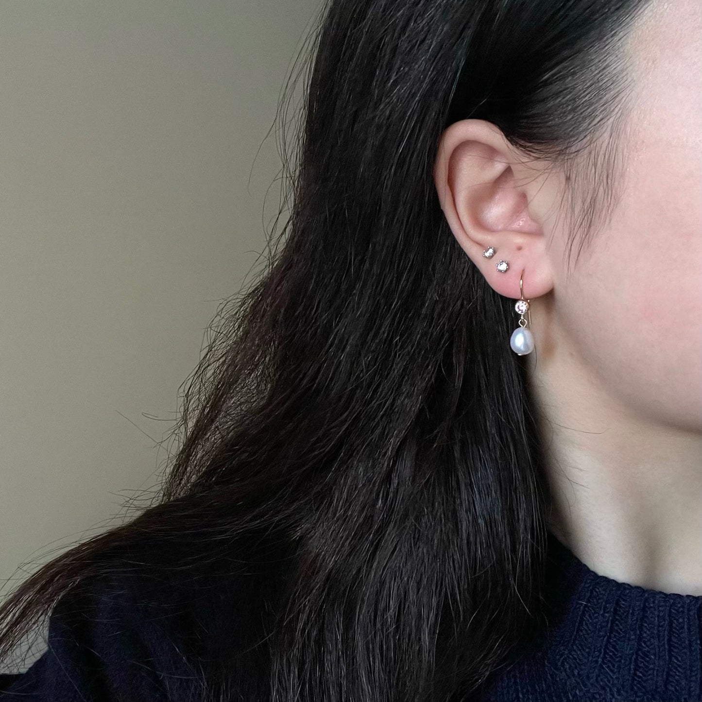 Orecchini Acqua Dream con zircone rosa e chiusura a monachella aperta