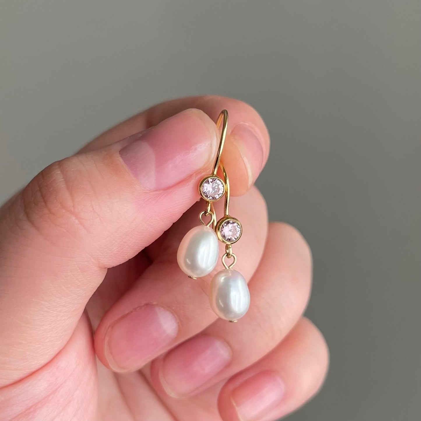 Orecchini Acqua Dream con zircone rosa e chiusura a monachella aperta