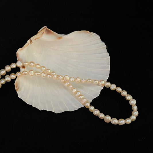 Girocollo con perle barocche rosa arancione