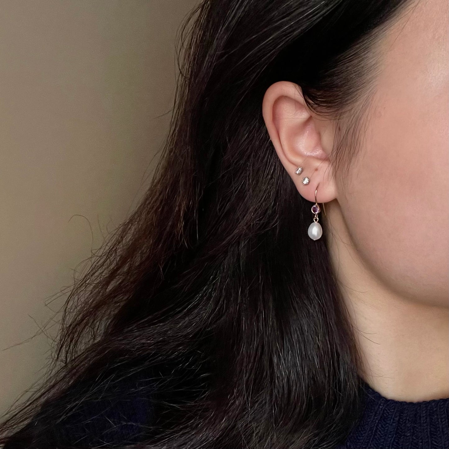 Orecchini Acqua Dream con zircone lilla e chiusura a monachella aperta