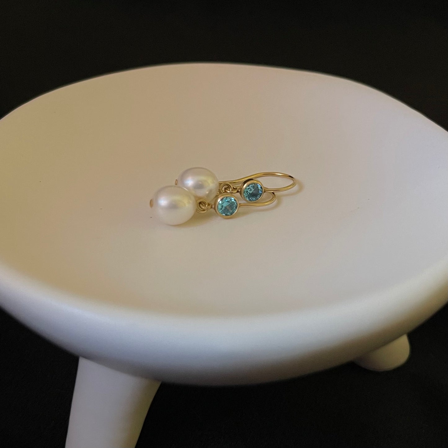 Orecchini Acqua Dream con zircone azzurro svizzero e chiusura a monachella aperta