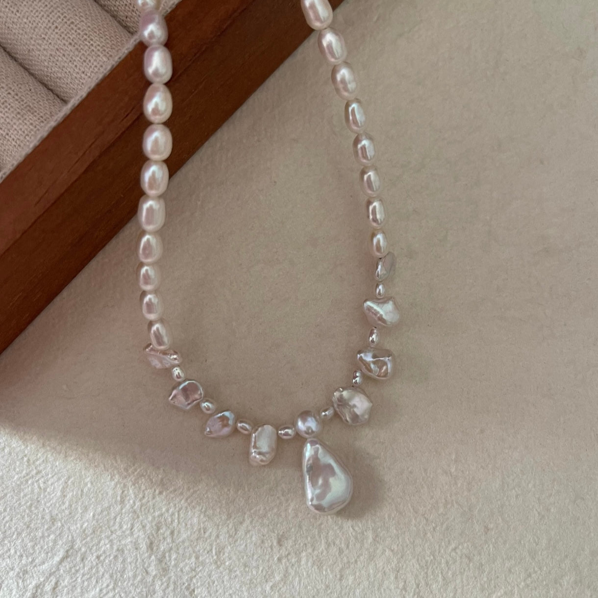 Girocollo Petali con perle ovali 4-5mm