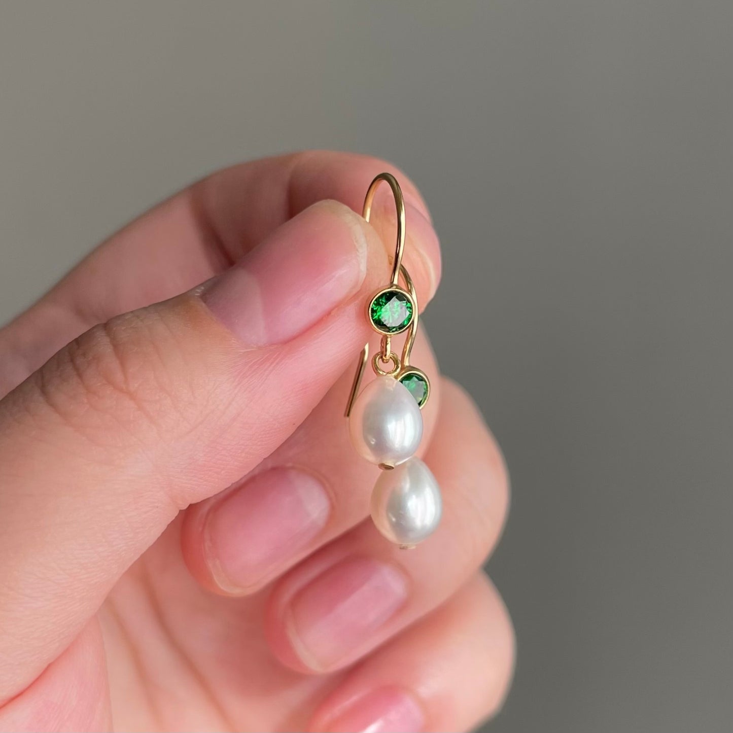 Orecchini Acqua Dream con zircone verde e chiusura a monachella aperta