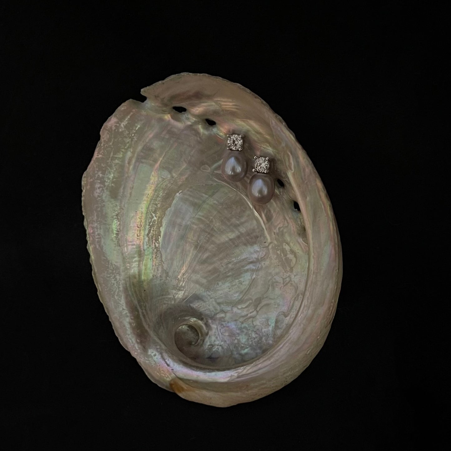 Orecchini con mini perle ovali e zircone