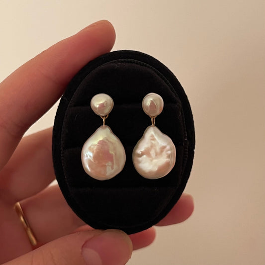 Orecchini pendenti con perle barocche