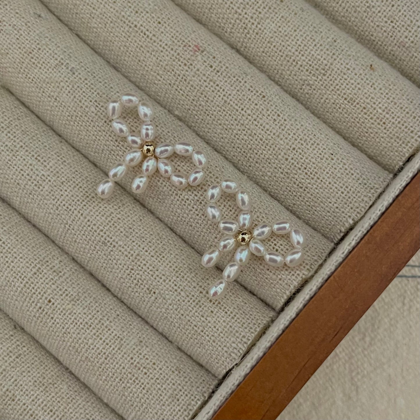 Orecchini Fiocchi con perle