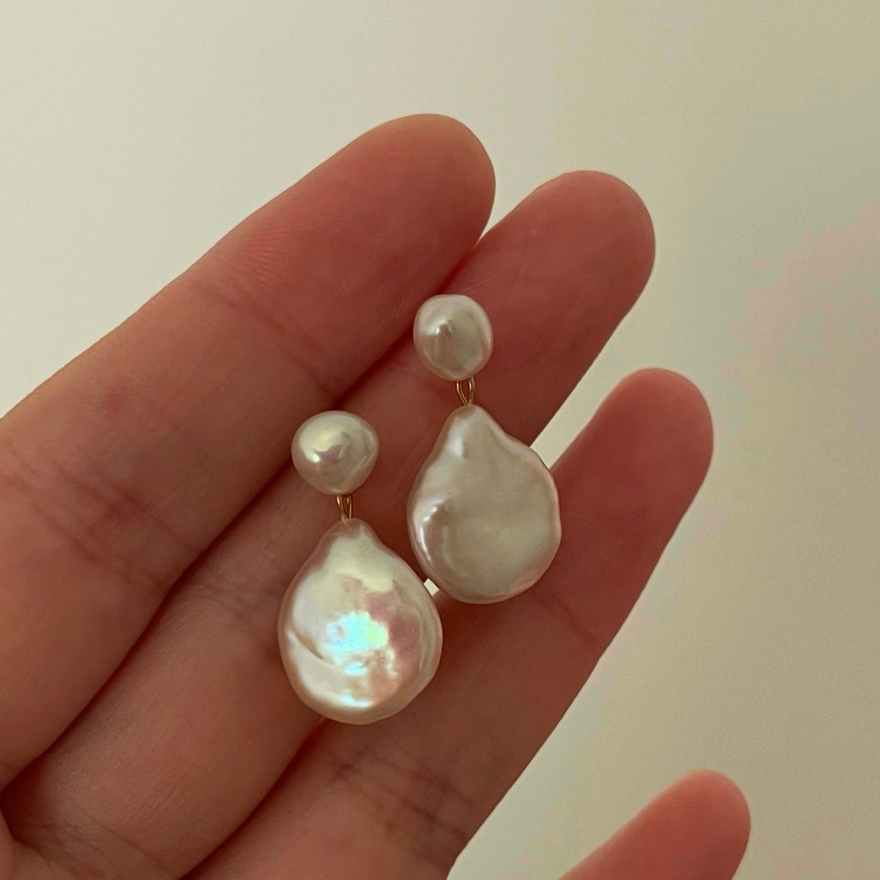 Orecchini pendenti con perle barocche