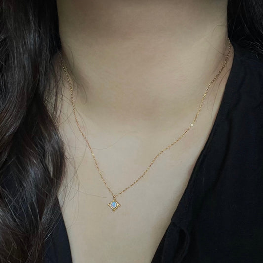 Collana con ciondolo Opalite